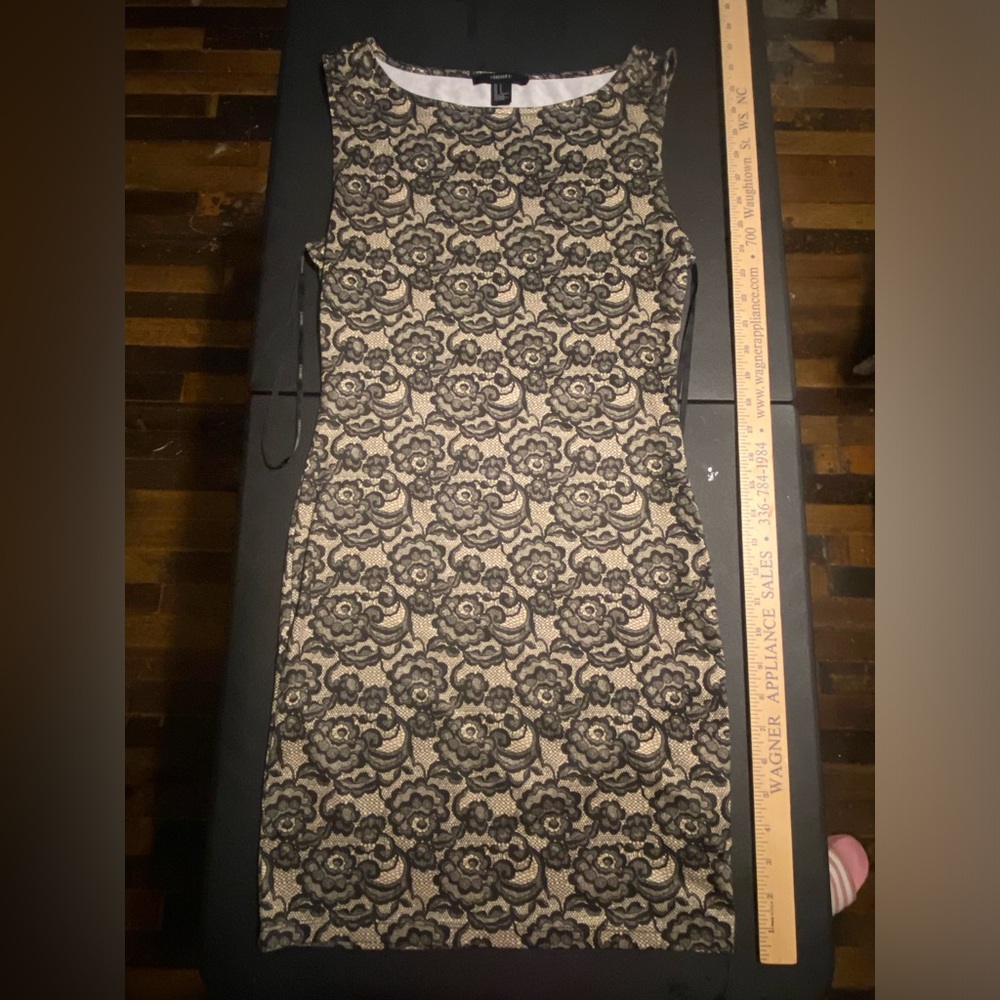 F21. Lace like design